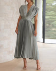 Elegantes Damenkleid mit V-Ausschnitt und Rückenfreies Design