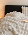 KuschelLux – Luxuriöse Felldecke für Wärme und Komfort