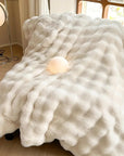 KuschelLux – Luxuriöse Felldecke für Wärme und Komfort