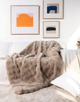 KuschelLux – Luxuriöse Felldecke für Wärme und Komfort