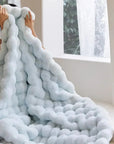 KuschelLux – Luxuriöse Felldecke für Wärme und Komfort