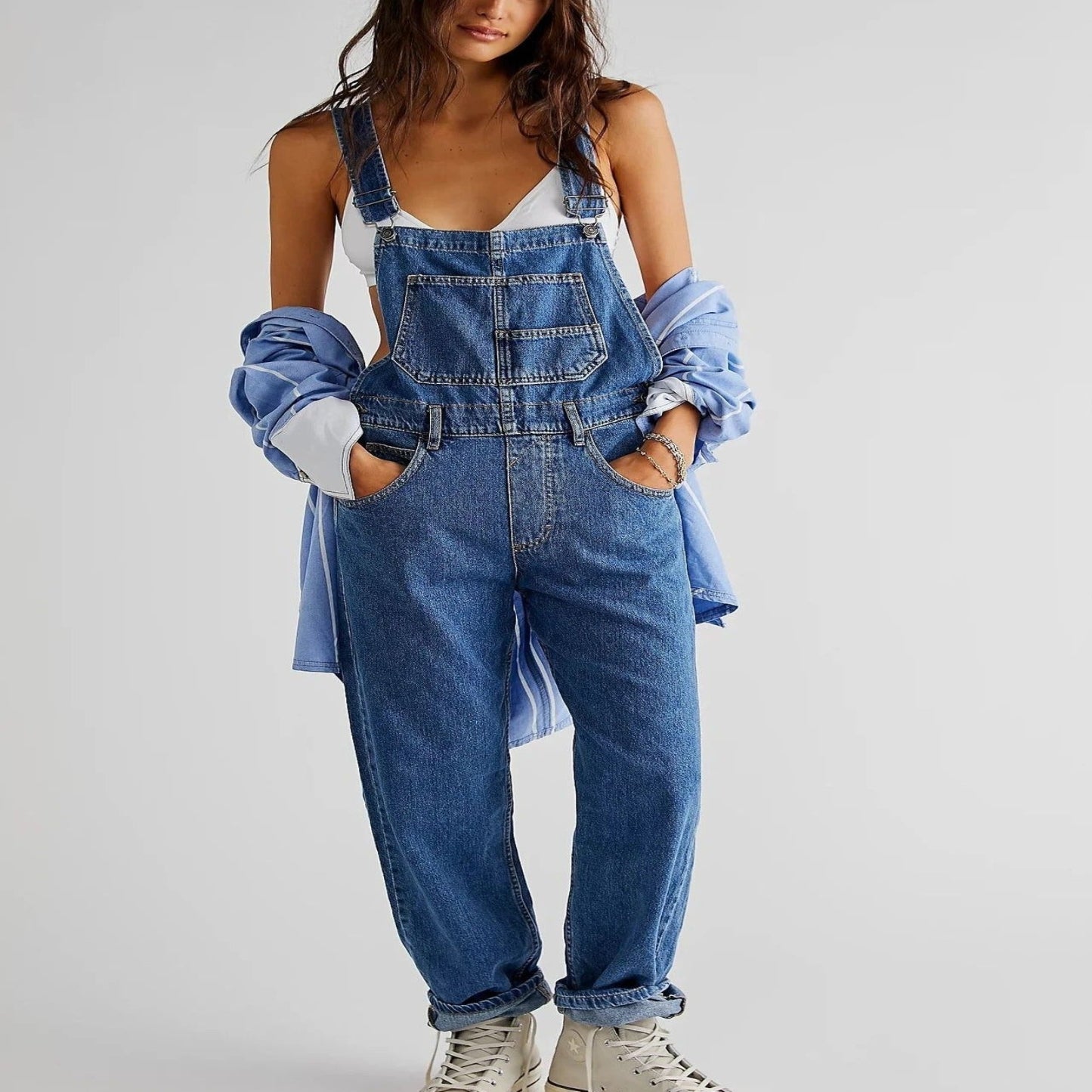 Variant image for Damen Latzhose Blau Größe M Denim - Entspannte Passform, Verstellbare Träger, Praktische Taschen-6